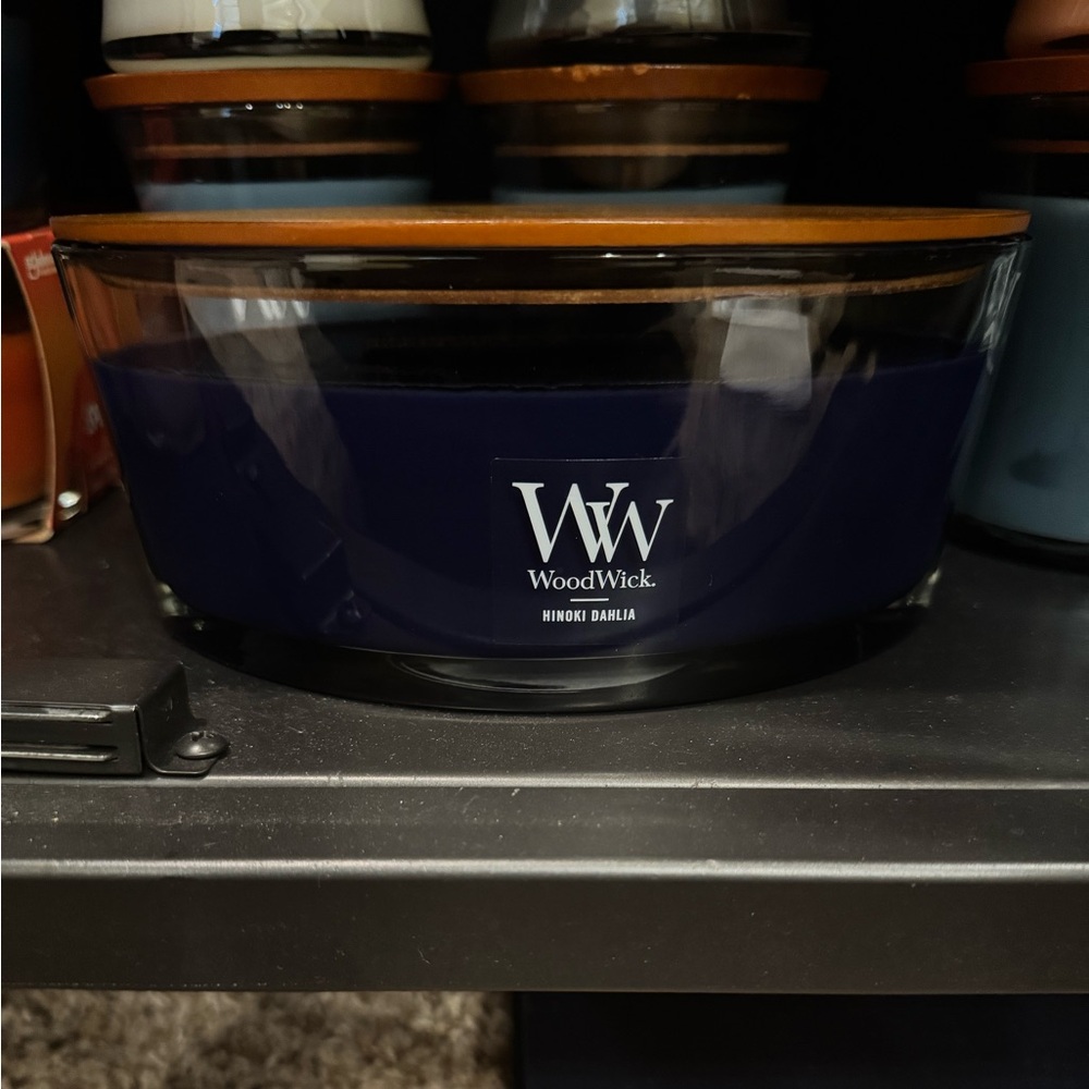 WoodWick Ellipse Candle “Hinoki Dahlia”